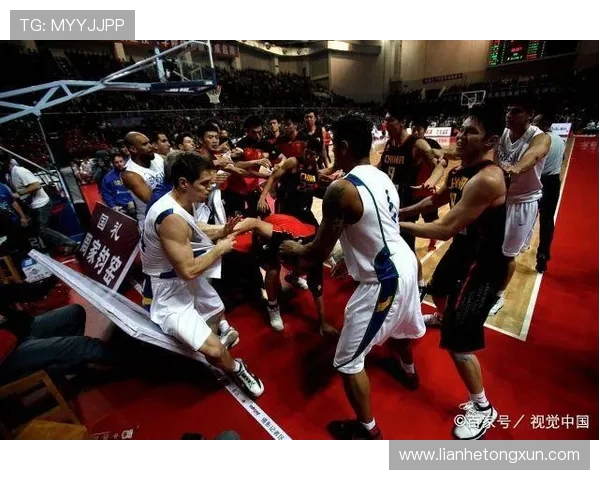 朱芳雨 2010 中巴群殴名场面:组合拳暴打巴西球员,一战封神! 朱芳雨 2010 中巴群殴名场面:组合拳暴打巴西球员,一战封神!