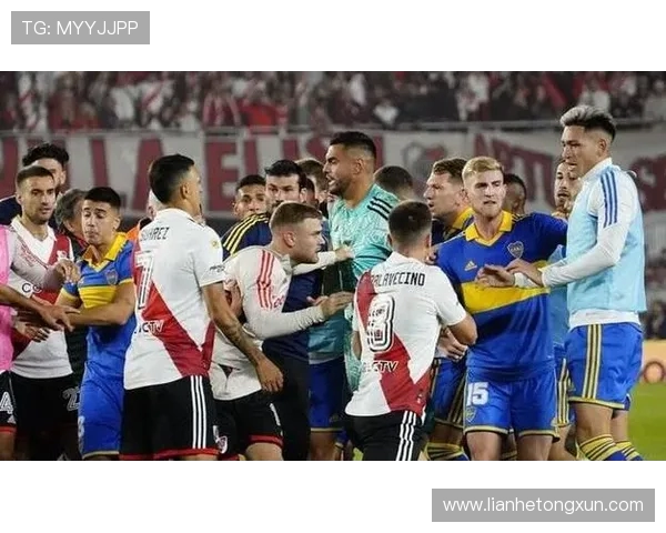 点球争议 + 替补席染红!博卡 2-0 领先遭逆转,球员怒斥裁判(2) 点球争议 + 替补席染红!博卡 2-0 领先遭逆转,球员怒斥裁判(2)