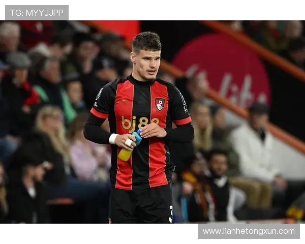 罗马诺确认罗伯逊未来未定,利物浦转会谈判暂缓(3) 罗马诺确认罗伯逊未来未定,利物浦转会谈判暂缓(3)